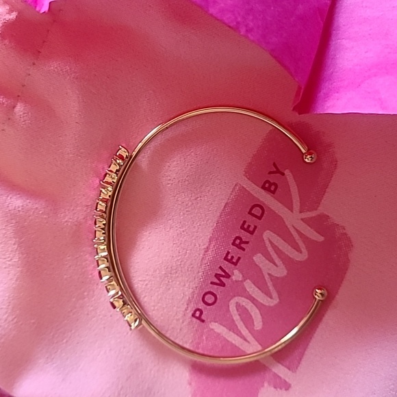 New in pouch pink gem bracelet - Picture 3 of 5